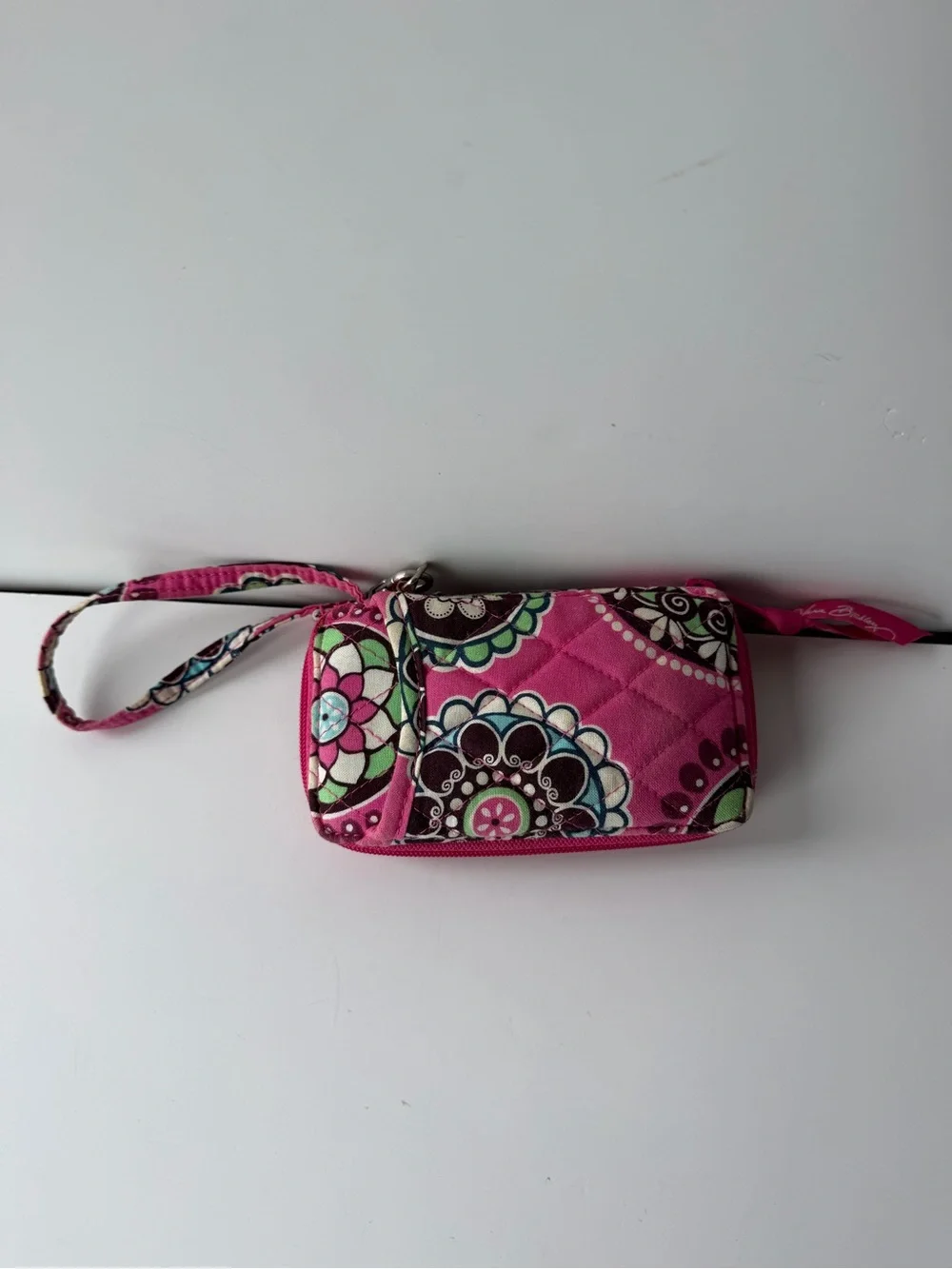 VERA BRADLEY - All in One Zip Wristlet Clear Id- Cupcakes Pink - Great Condition